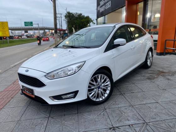 FORD FOCUS 2.0 SE PLUS FASTBACK 16V FLEX 4P POWERSHIFT